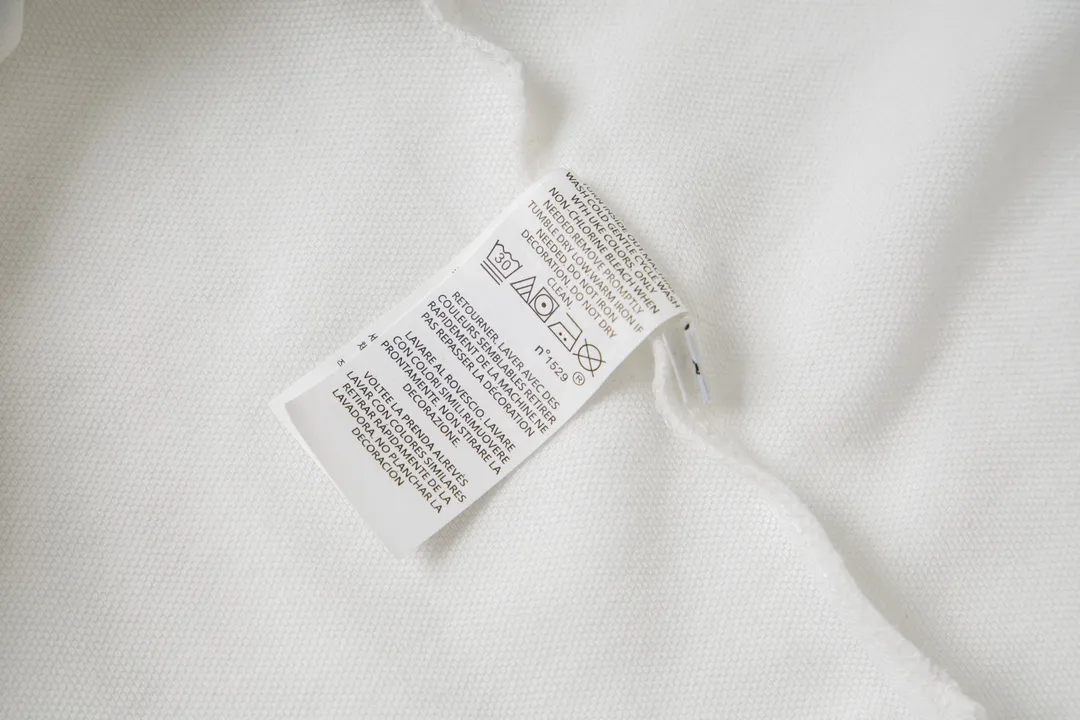 P150 Model No. Y779 Ralph Lauren/Ralph Lauren Basic pony embroidered logo short sleeves Three needles and five threads Men's and women's piqué cotton fabric Easier to wear, more comfortable and less bulky than ordinary fabrics Customized thread weaving and dyeing Classic pony embroidery Logo Cross stitching details on the neckline Three needles and five threads all over The whole body is made of three needles and five threads Complete accessories make it a trendy style Easy to control and match at will Full of design, a simple must-have! Color: Black White Navy Gray Size: S-XL